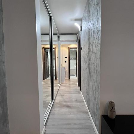 Elegant & Silver Luxury Apartament Крайова Екстер'єр фото