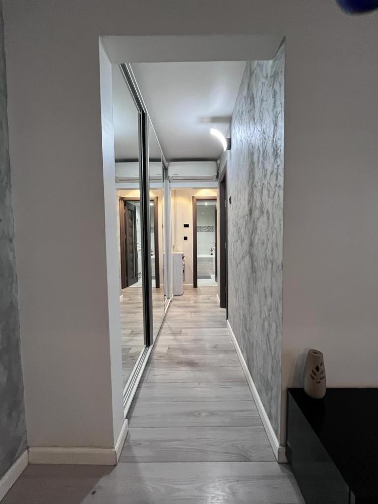 Elegant & Silver Luxury Apartament Крайова Екстер'єр фото