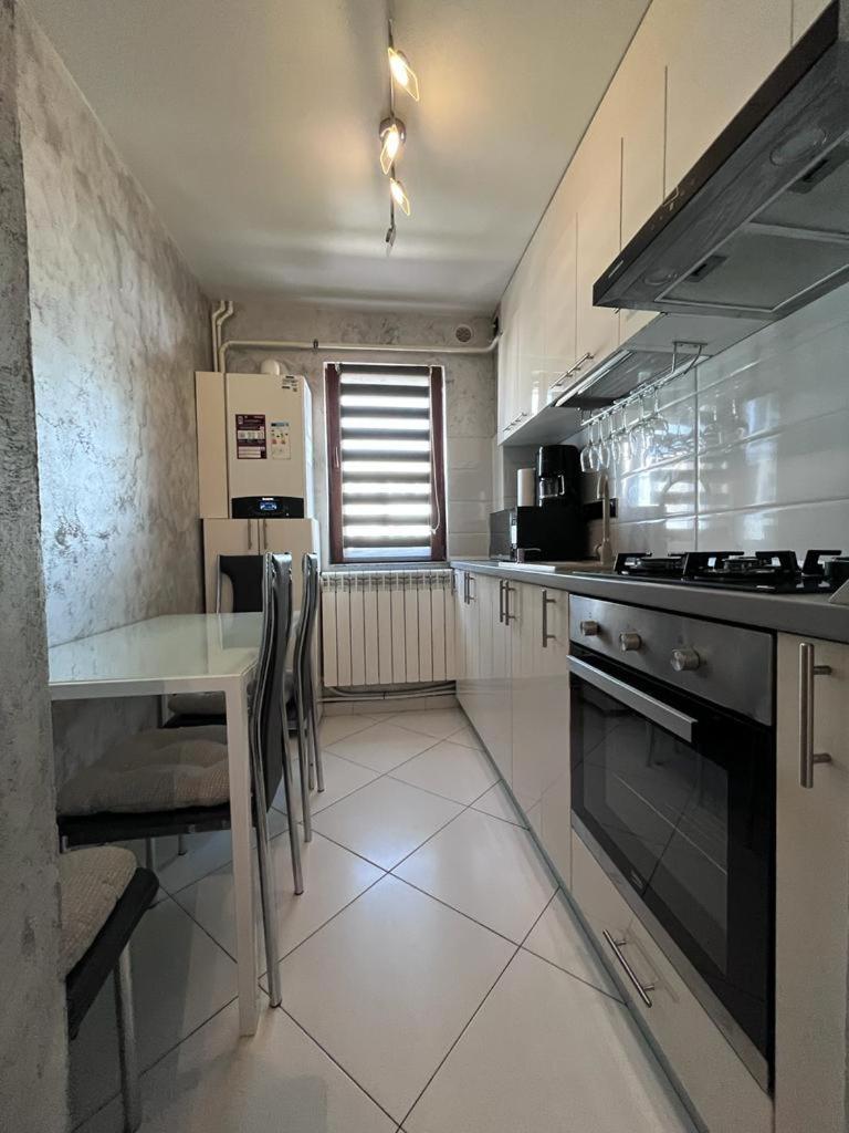 Elegant & Silver Luxury Apartament Крайова Екстер'єр фото